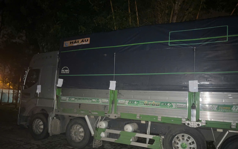 L&agrave;m r&otilde; việc quản l&yacute; thị trường Kon Tum dừng xe bất thường l&uacute;c nửa đ&ecirc;m