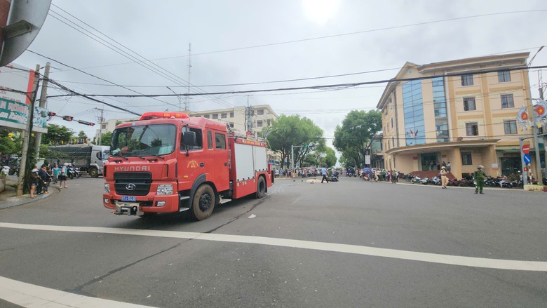 Gia Lai: T&ocirc;ng v&agrave;o xe cứu hộ, người đ&agrave;n &ocirc;ng tử vong tại chỗ- Ảnh 1.