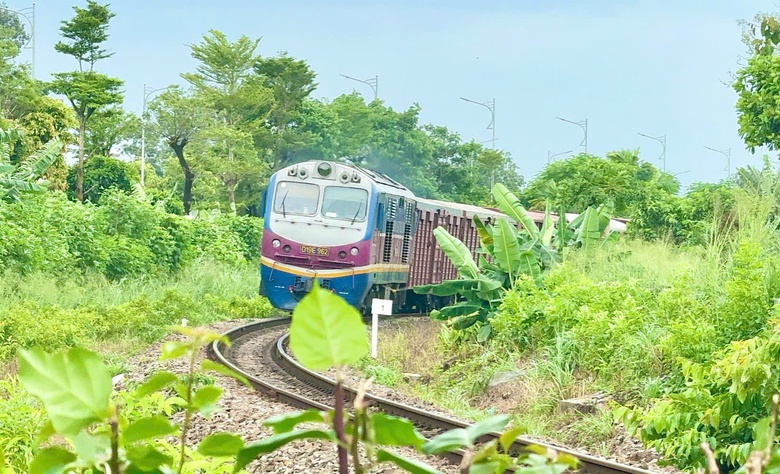 Đồng Nai: C&ograve;n 19 điểm giao cắt đường sắt v&agrave; đường bộ tiềm ẩn nguy cơ mất ATGT- Ảnh 1.