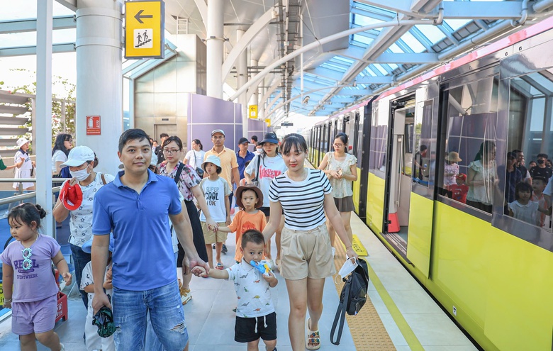 H&agrave; Nội: 300 triệu lượt kh&aacute;ch đi xe bu&yacute;t, metro trong 9 th&aacute;ng đầu năm- Ảnh 1.