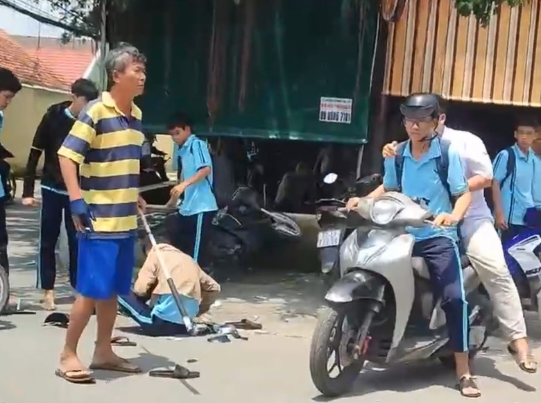 C&ocirc;ng an TP.HCM đang x&aacute;c minh vụ 2 nam sinh bị đ&aacute;nh hội đồng- Ảnh 2.