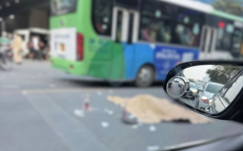 Hiện trường vụ tai nạn khiến cụ &ocirc;ng đi bộ tử vong - Ảnh: OFFB.