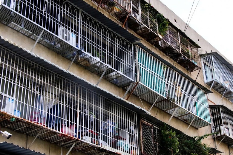 TP.HCM c&ograve;n gần 1.500 căn hộ chưa th&aacute;o dỡ "chuồng cọp", mở lối tho&aacute;t nạn- Ảnh 1.