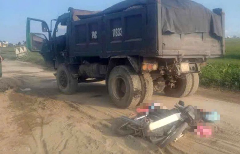 Hiện trường vụ tai nạn thương t&acirc;m khiến 2 b&agrave; ch&aacute;u tử vong tại chỗ.