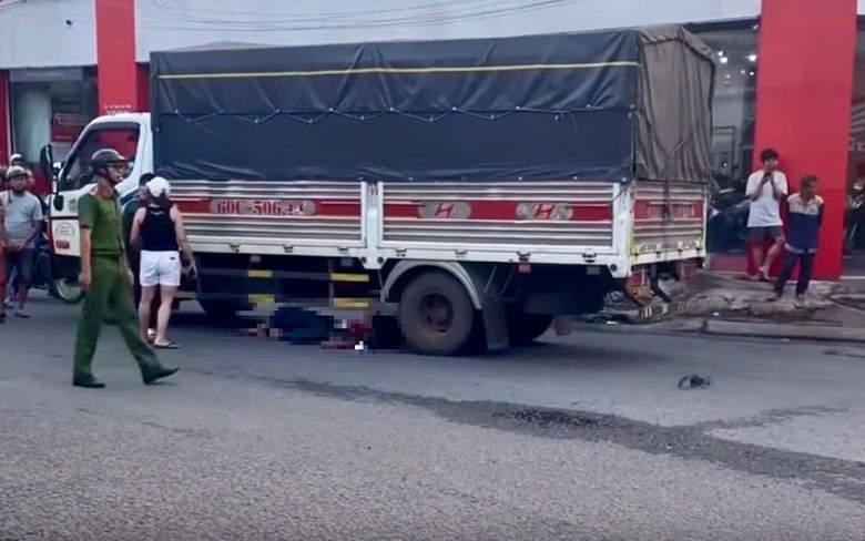 Hiện trường vụ tai nạn giao th&ocirc;ng khiến hai người tử vong tại chỗ.