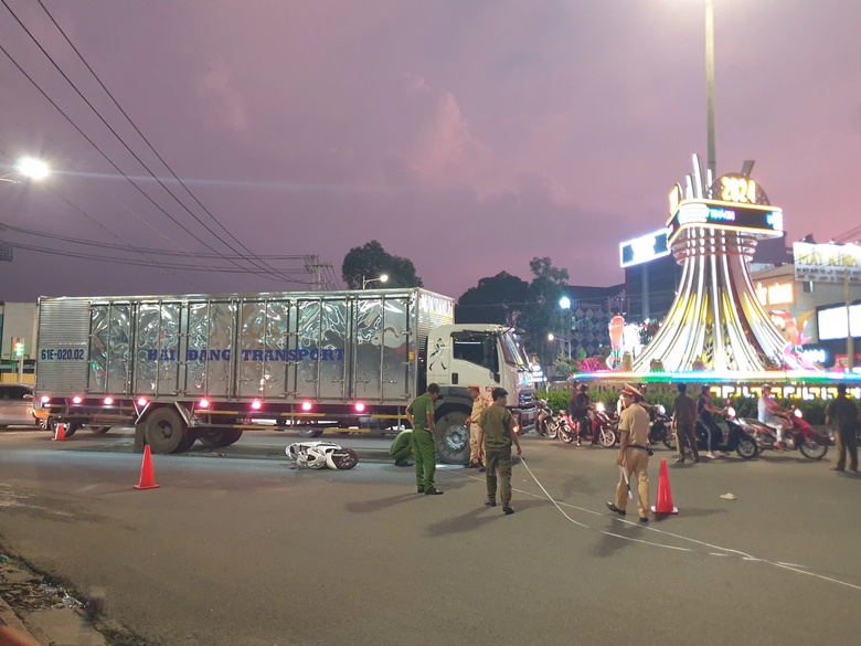 Nữ sinh đại học tử vong sau va chạm với xe tải ở B&igrave;nh Dương- Ảnh 1.
