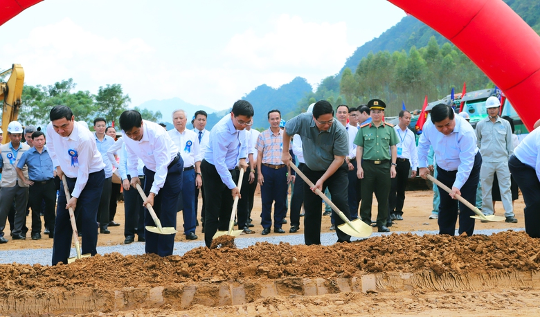 Hơn 11.000 tỷ đồng đầu tư hạ tầng giao th&ocirc;ng, tạo đ&agrave; cho H&ograve;a B&igrave;nh ph&aacute;t triển- Ảnh 3.