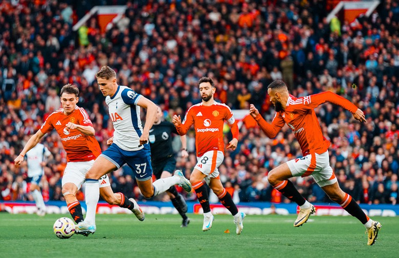 Ngoại hạng Anh: Bruno Fernandes nhận thẻ đỏ, MU thua thảm Tottenham- Ảnh 1.