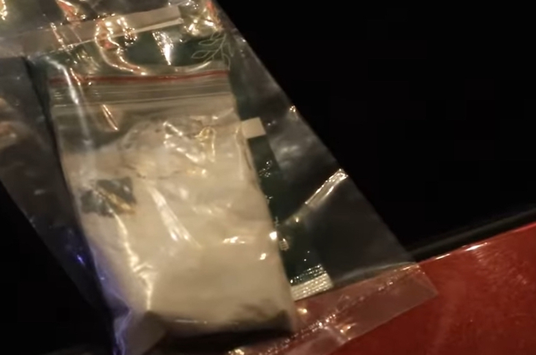 Chặn xe ô tô "thông" chốt, CSGT phát hiện ma túy- Ảnh 2. Chặn xe ô tô "thông" chốt, CSGT phát hiện ma túy- Ảnh 2.