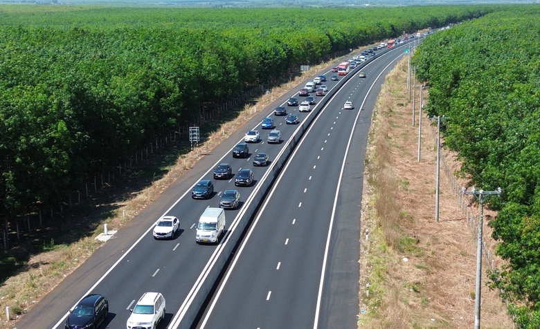 Ngăn tai nạn tr&ecirc;n cao tốc TP.HCM - Nha Trang- Ảnh 2.