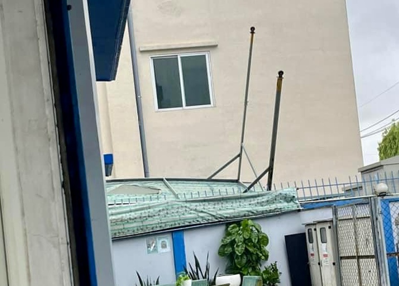 Mưa k&egrave;m gi&oacute; lốc l&agrave;m nh&agrave; tốc m&aacute;i, đổ trụ điện ở Đồng Nai- Ảnh 5.