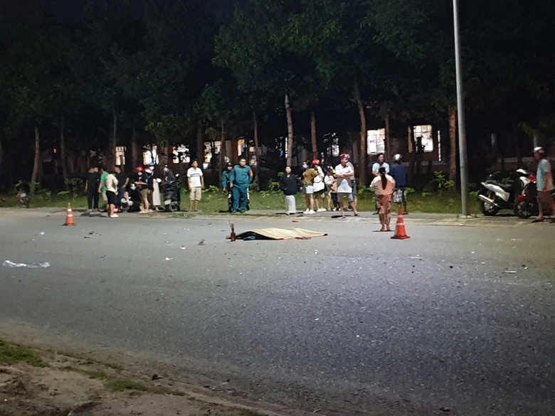 Xe m&aacute;y đối đầu &ocirc; t&ocirc; ở B&igrave;nh Dương, một người tử vong- Ảnh 1.