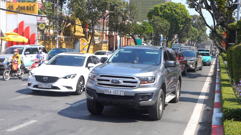 Cần Thơ: Nhiều đèn tín hiệu nhấp nháy vàng, người dân không dám vượt- Ảnh 2. Cần Thơ: Nhiều đèn tín hiệu nhấp nháy vàng, người dân không dám vượt- Ảnh 2.