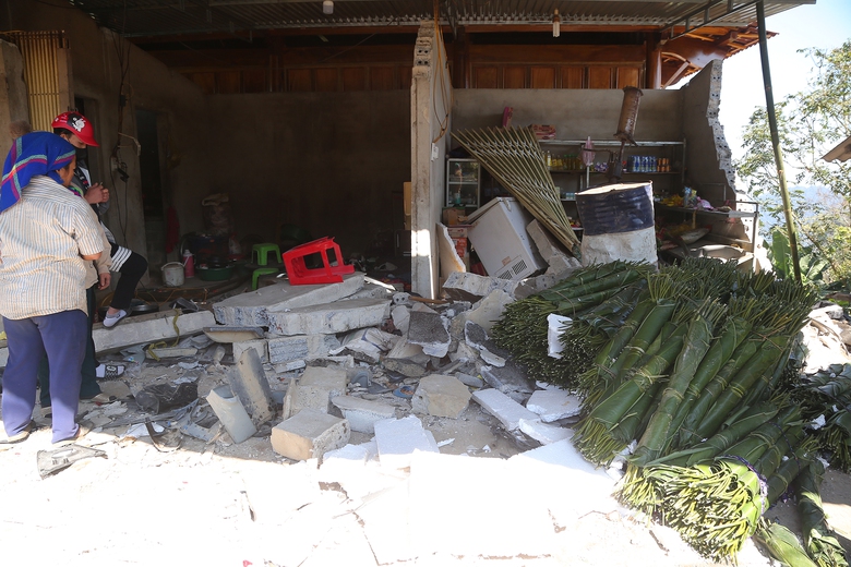 Vụ tai nạn 6 người tử vong ở Nghệ An: Nỗi đau x&eacute; l&ograve;ng người ở lại- Ảnh 2.