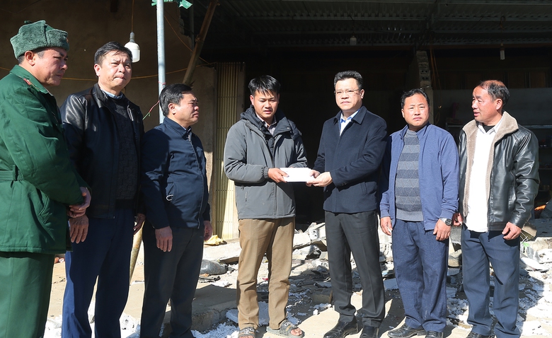 Vụ tai nạn 6 người tử vong ở Nghệ An: Nỗi đau x&eacute; l&ograve;ng người ở lại- Ảnh 1.