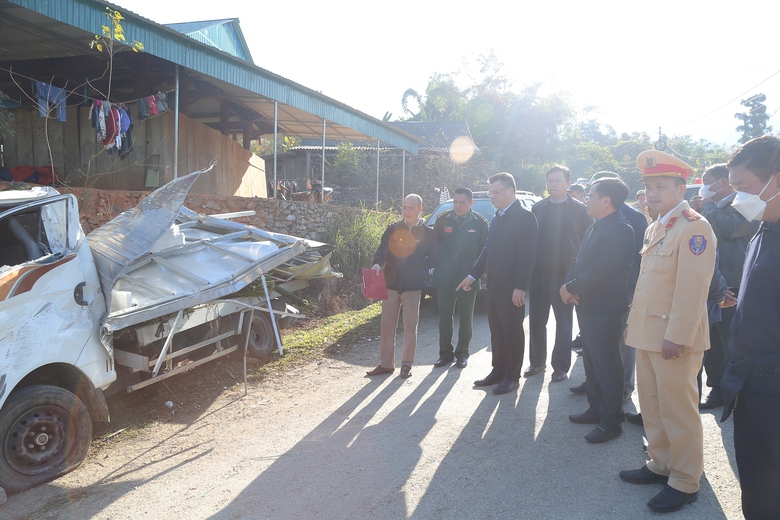 L&atilde;nh đạo Ủy ban ATGT Quốc gia thăm hỏi gia đ&igrave;nh 6 nạn nh&acirc;n tử vong do tai nạn ở Nghệ An- Ảnh 2.