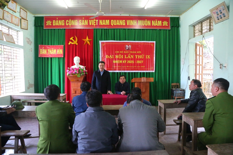 L&atilde;nh đạo Ủy ban ATGT Quốc gia thăm hỏi gia đ&igrave;nh 6 nạn nh&acirc;n tử vong do tai nạn ở Nghệ An- Ảnh 3.