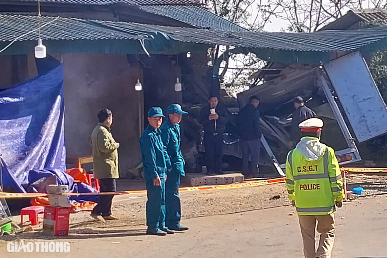 Xe tải lao nhà dân, 6 người chết ở Nghệ An: Kết quả nồng độ cồn, ma túy của tài xế- Ảnh 1. Xe tải lao nhà dân, 6 người chết ở Nghệ An: Kết quả nồng độ cồn, ma túy của tài xế- Ảnh 1.