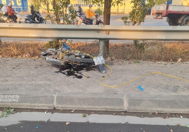 Điều tra vụ tai nạn gần cầu Nhật T&acirc;n l&agrave;m 3 người tử vong- Ảnh 2.
