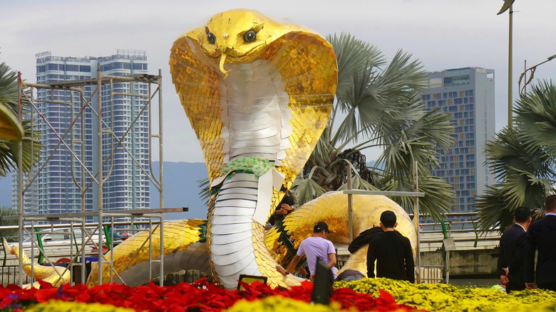 Lộ diện linh vật rắn tại đường hoa Tết Đ&agrave; Nẵng- Ảnh 2.