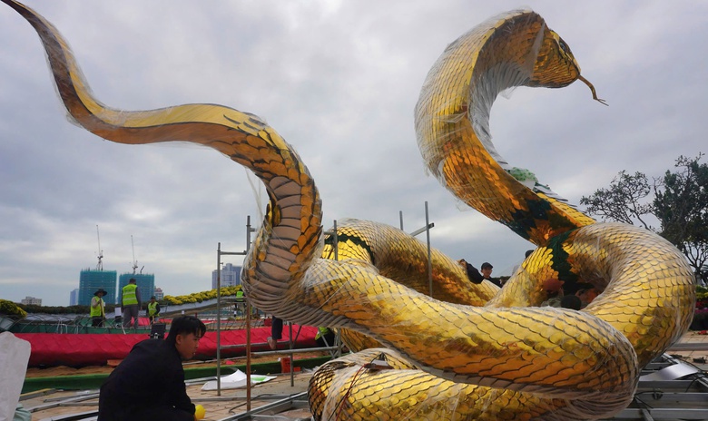 Lộ diện linh vật rắn tại đường hoa Tết Đ&agrave; Nẵng- Ảnh 7.