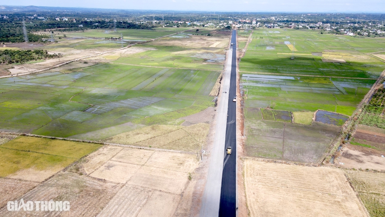 Gỡ n&uacute;t thắt mặt bằng, tăng tốc tiến độ dự &aacute;n đường tr&aacute;nh ph&iacute;a đ&ocirc;ng TP Bu&ocirc;n Ma Thuột- Ảnh 1.