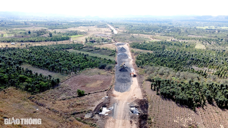 Gỡ n&uacute;t thắt mặt bằng, tăng tốc tiến độ dự &aacute;n đường tr&aacute;nh ph&iacute;a đ&ocirc;ng TP Bu&ocirc;n Ma Thuột- Ảnh 2.
