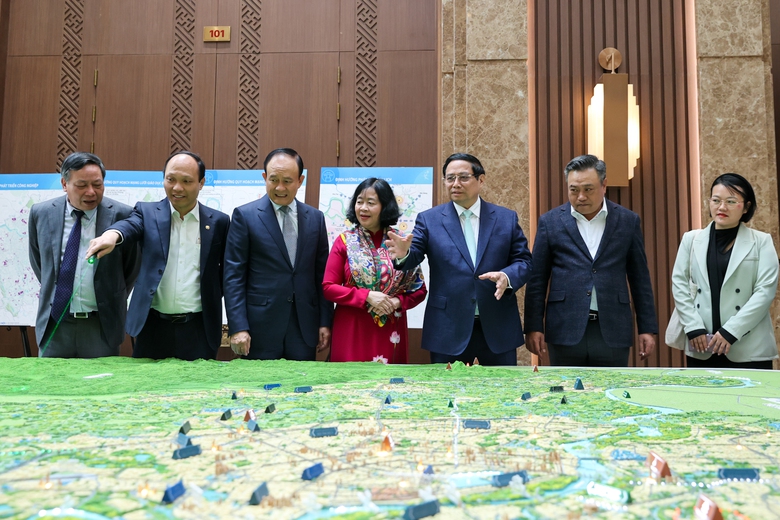 Giải quyết &ugrave;n tắc, l&agrave;m sống lại c&aacute;c d&ograve;ng s&ocirc;ng "chết" v&ugrave;ng Đồng bằng s&ocirc;ng Hồng- Ảnh 2.