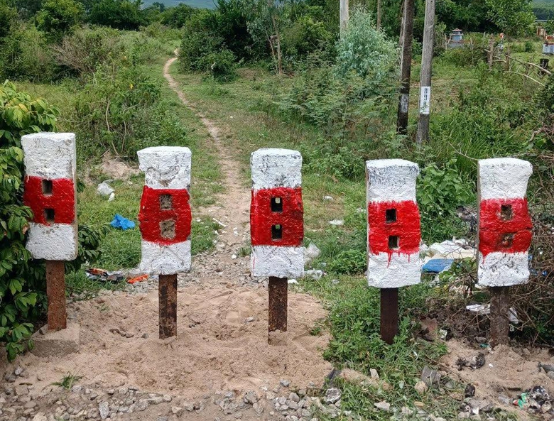 X&oacute;a bỏ nhiều lối đi tự mở qua đường sắt ở Quảng Ng&atilde;i- Ảnh 3.