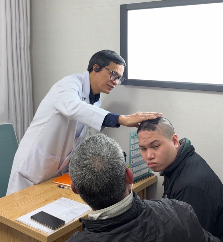 Kỳ diệu ca phẫu thuật giải tho&aacute;t đớn đau cho ch&agrave;ng trai 21 năm động kinh- Ảnh 1.