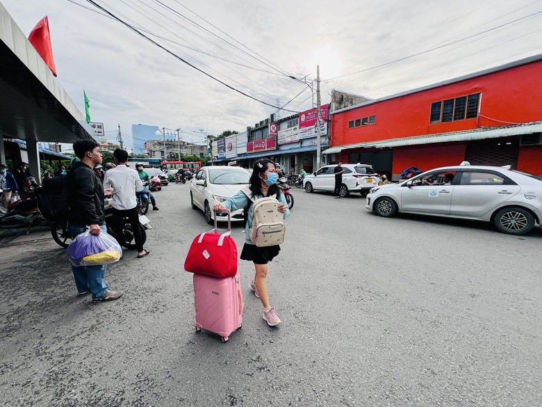 TP.HCM: V&eacute; xe Tết vẫn c&ograve;n khoảng 50%- Ảnh 2.