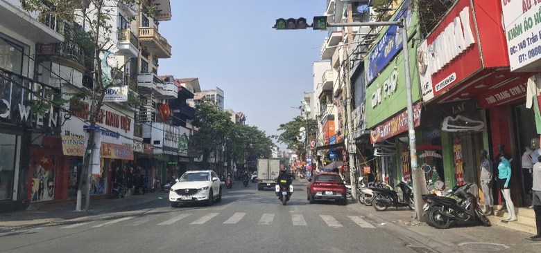 Tăng mức xử phạt vi phạm giao th&ocirc;ng, người d&acirc;n tại nhiều địa phương tự gi&aacute;c chấp h&agrave;nh- Ảnh 1.