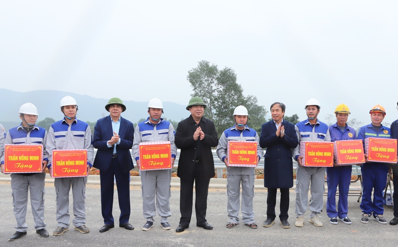 Quyết t&acirc;m đưa 2 dự &aacute;n cao tốc qua H&agrave; Tĩnh về đ&iacute;ch trước 8 th&aacute;ng- Ảnh 3.