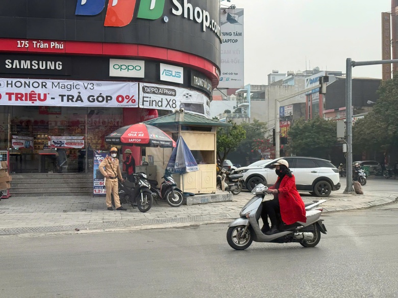 Tăng mức xử phạt vi phạm giao th&ocirc;ng, người d&acirc;n tại nhiều địa phương tự gi&aacute;c chấp h&agrave;nh- Ảnh 10.