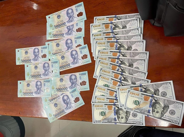 Cảnh b&aacute;o hoạt động trộm cắp tr&ecirc;n t&agrave;u bay của đối tượng người nước ngo&agrave;i- Ảnh 1.