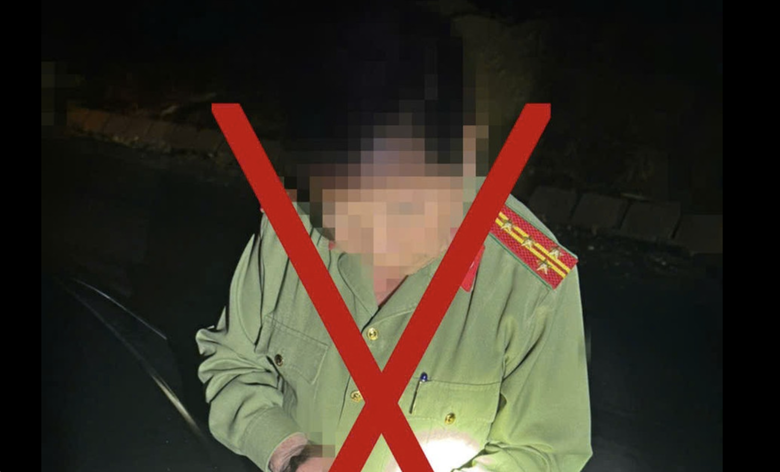 Gia Lai: Phát hiện công an giả đeo quân hàm đại tá để qua mặt CSGT- Ảnh 1. Gia Lai: Phát hiện công an giả đeo quân hàm đại tá để qua mặt CSGT- Ảnh 1.