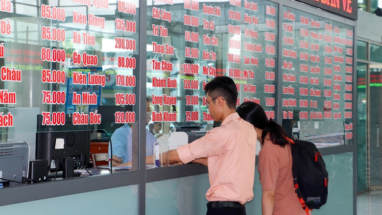 Gi&aacute; v&eacute; xe Tết ở Cần Thơ tăng cao nhất hơn 50%- Ảnh 1.