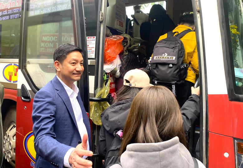 Kiểm soát chặt hoạt động vận tải Tết, không để tăng giá vé trái quy định- Ảnh 1. Kiểm soát chặt hoạt động vận tải Tết, không để tăng giá vé trái quy định- Ảnh 1.