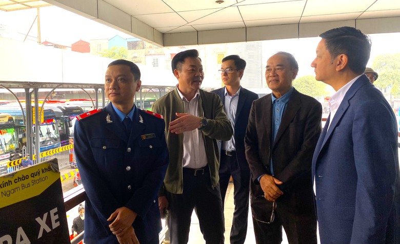 Kiểm soát chặt hoạt động vận tải Tết, không để tăng giá vé trái quy định- Ảnh 2. Kiểm soát chặt hoạt động vận tải Tết, không để tăng giá vé trái quy định- Ảnh 2.