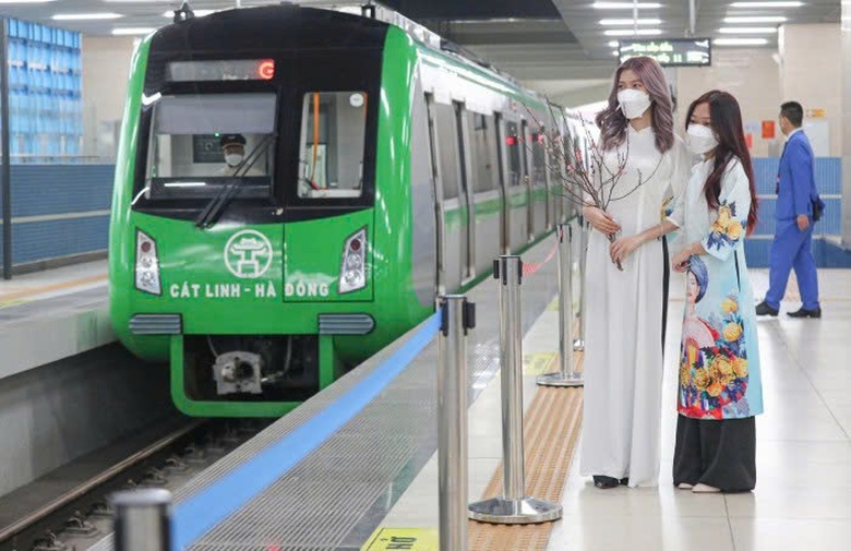 Hai tuyến metro tại H&agrave; Nội hoạt động thế n&agrave;o trong dịp tết Nguy&ecirc;n đ&aacute;n Ất Tỵ?- Ảnh 1.