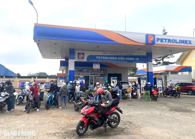 Người d&acirc;n ngỡ ng&agrave;ng khi CSGT dừng xe, gọi v&agrave;o tr&ecirc;n đường về qu&ecirc; đ&oacute;n Tết- Ảnh 11.