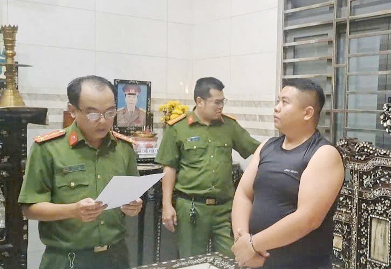 Bắt hai cựu c&aacute;n bộ t&iacute;n dụng ng&acirc;n h&agrave;ng ở Cần Thơ nhận hối lộ- Ảnh 3.