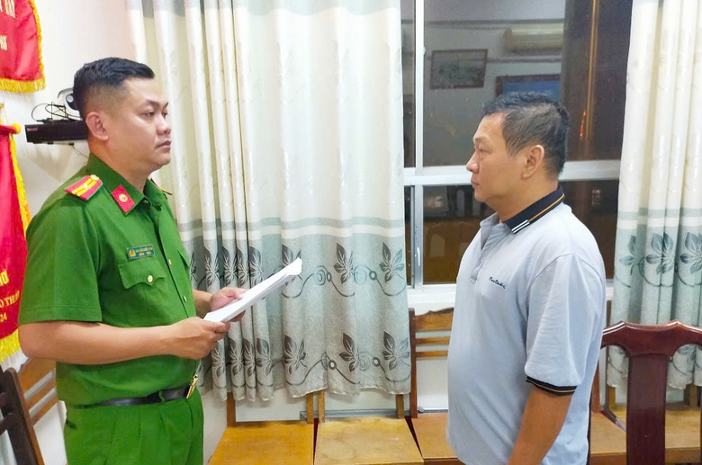 Bắt hai cựu c&aacute;n bộ t&iacute;n dụng ng&acirc;n h&agrave;ng ở Cần Thơ nhận hối lộ- Ảnh 1.