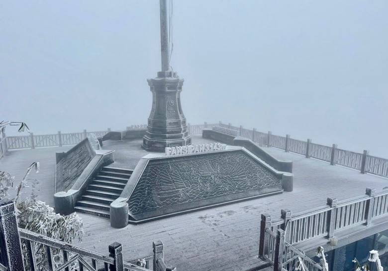 Băng tuyết phủ trắng Fansipan và Y Tý- Ảnh 5. Băng tuyết phủ trắng Fansipan và Y Tý- Ảnh 5.