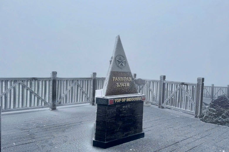 Băng tuyết phủ trắng Fansipan và Y Tý- Ảnh 4. Băng tuyết phủ trắng Fansipan và Y Tý- Ảnh 4.