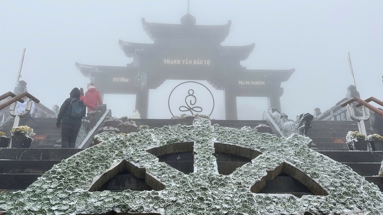 Băng tuyết phủ trắng Fansipan và Y Tý- Ảnh 1. Băng tuyết phủ trắng Fansipan và Y Tý- Ảnh 1.