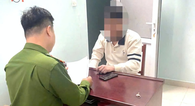 Thanh ni&ecirc;n đăng tin giả 3 &ocirc; t&ocirc; lao xuống biển ở Đ&agrave; Nẵng bị c&ocirc;ng an mời l&ecirc;n l&agrave;m việc- Ảnh 2.