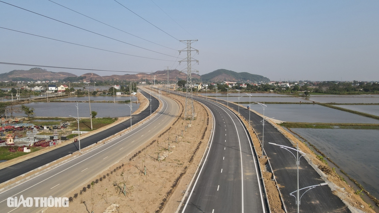 Xuân vui đầu tiên trên tuyến đường hơn 3.700 tỷ đồng ở Hà Nam- Ảnh 1. Xuân vui đầu tiên trên tuyến đường hơn 3.700 tỷ đồng ở Hà Nam- Ảnh 1.