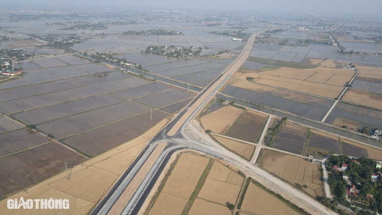 Xuân vui đầu tiên trên tuyến đường hơn 3.700 tỷ đồng ở Hà Nam- Ảnh 5. Xuân vui đầu tiên trên tuyến đường hơn 3.700 tỷ đồng ở Hà Nam- Ảnh 5.