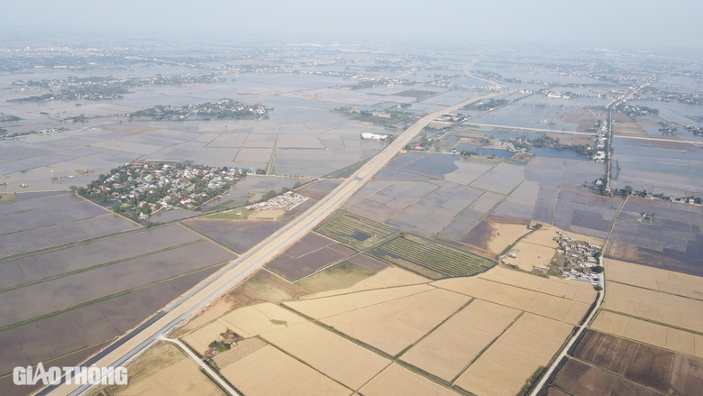 Xuân vui đầu tiên trên tuyến đường hơn 3.700 tỷ đồng ở Hà Nam- Ảnh 6. Xuân vui đầu tiên trên tuyến đường hơn 3.700 tỷ đồng ở Hà Nam- Ảnh 6.